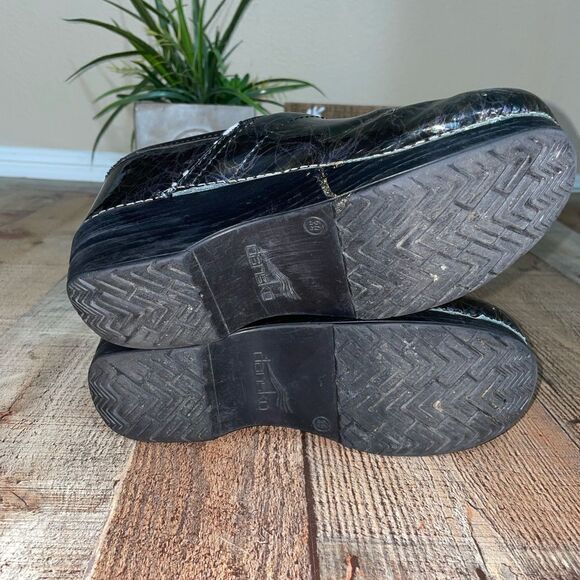 dansko nursing clogs *damaged* - Picture 10 of 11